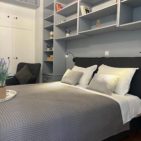 Ferienwohnung Living Near Acropolis By Sylvia Staikou 2Nd & 3D Floor Athen Exterior foto
