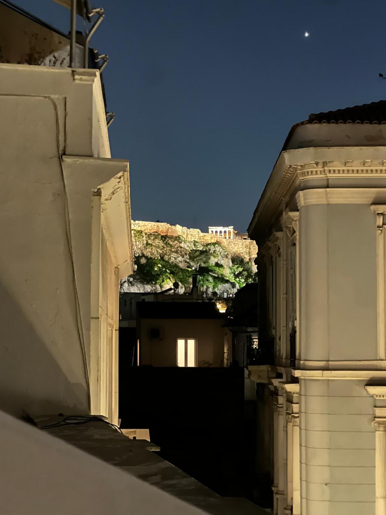 Ferienwohnung Living Near Acropolis By Sylvia Staikou 2Nd & 3D Floor Athen Exterior foto